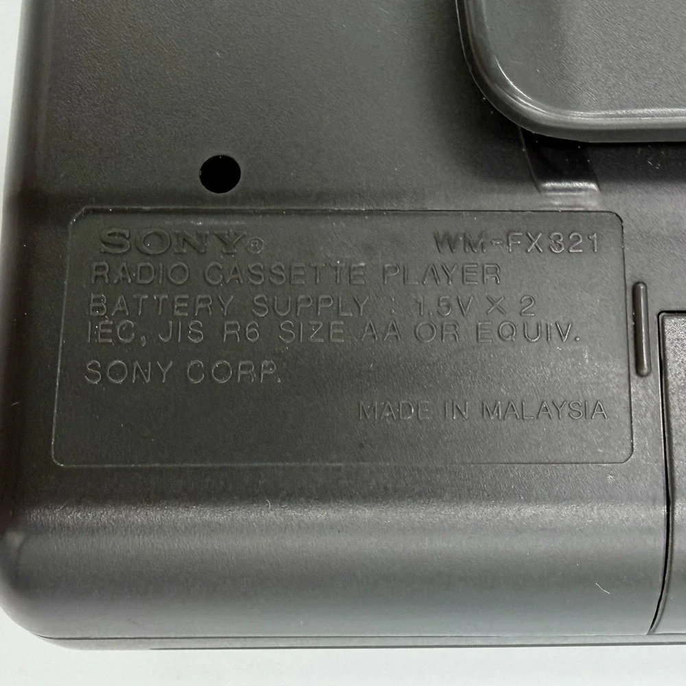 Vintage 90s SONY WALKMAN WM-FX321 STEREO CASSETTE PLAYER AM/FM Radio Belt Clip